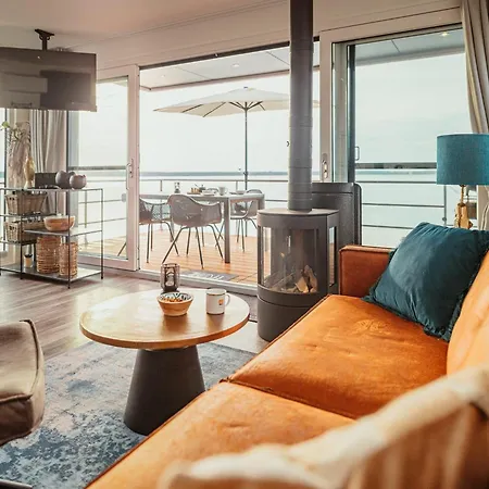 Hausboot Am Graebendorfer Hotel en barco Laasow