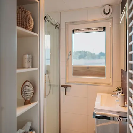 Hausboot Am Graebendorfer Hotel en barco Laasow